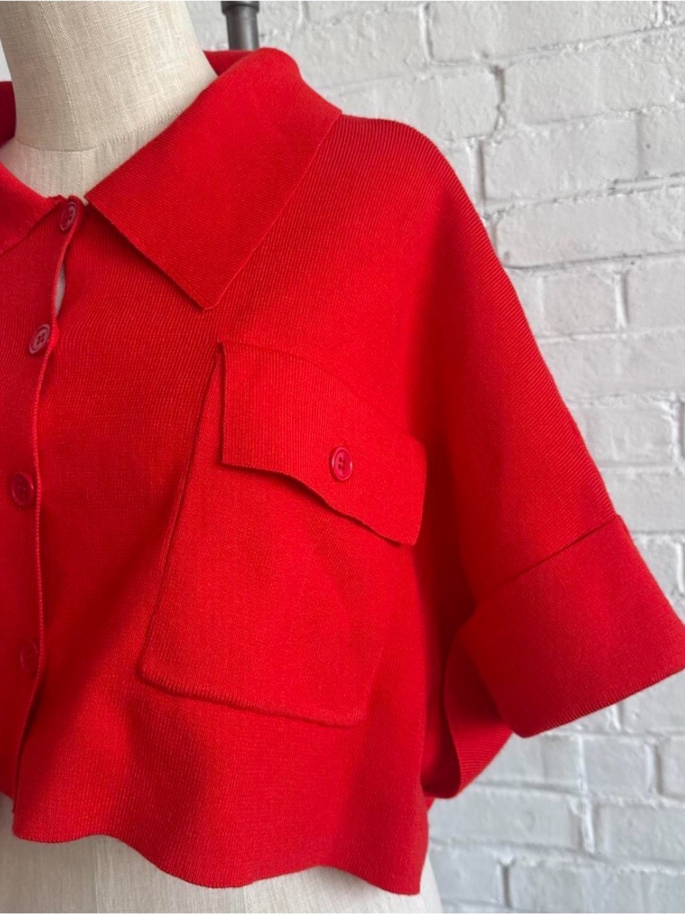 Red Cropped Button-Front ❤️ - Picture 2 of 2